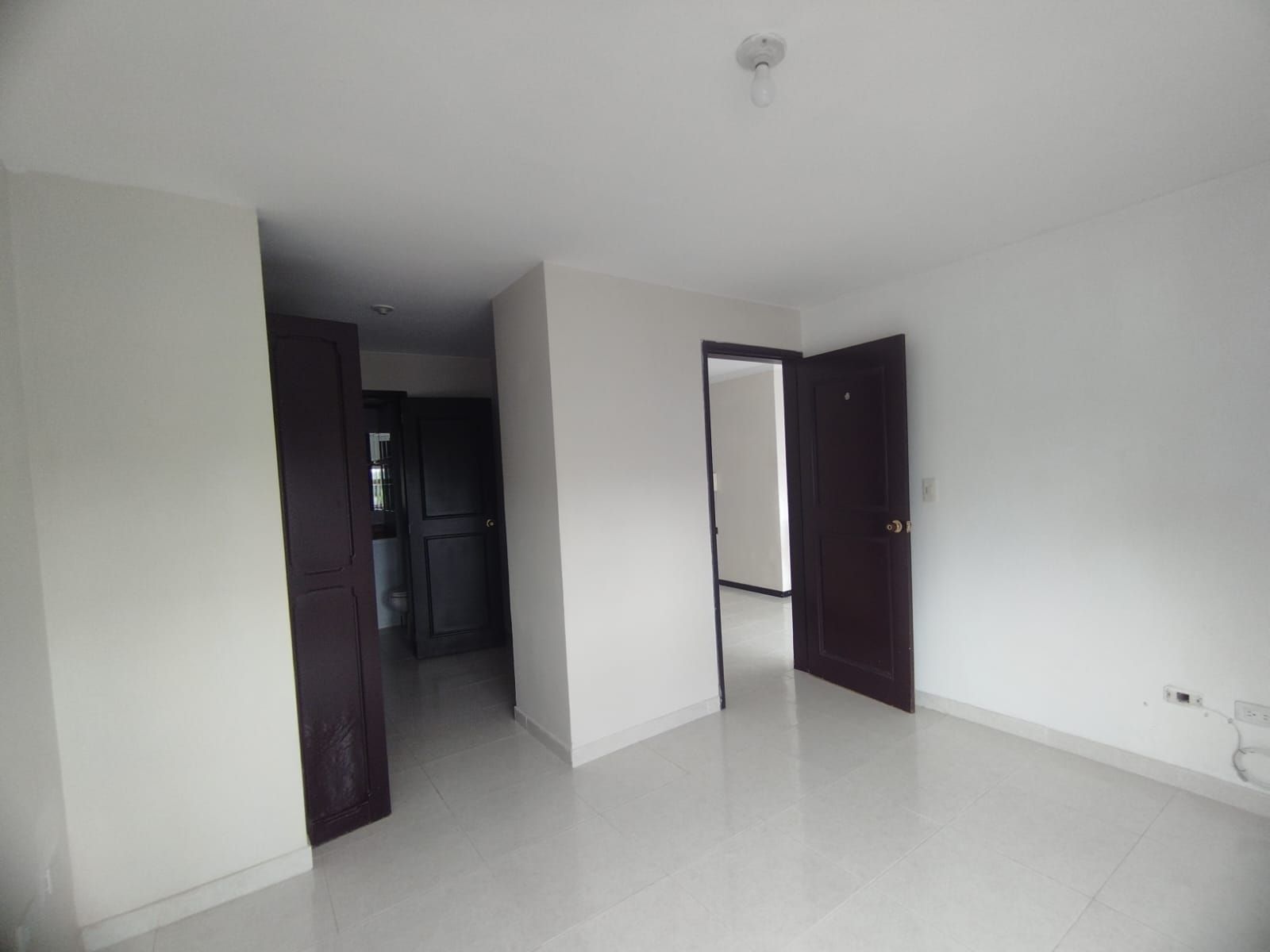 Apartaestudio en arriendo Risaralda Pereira Pinares 61 m2 Habitaciones 1 Baños 2 Garajes 2 Precio $1400000