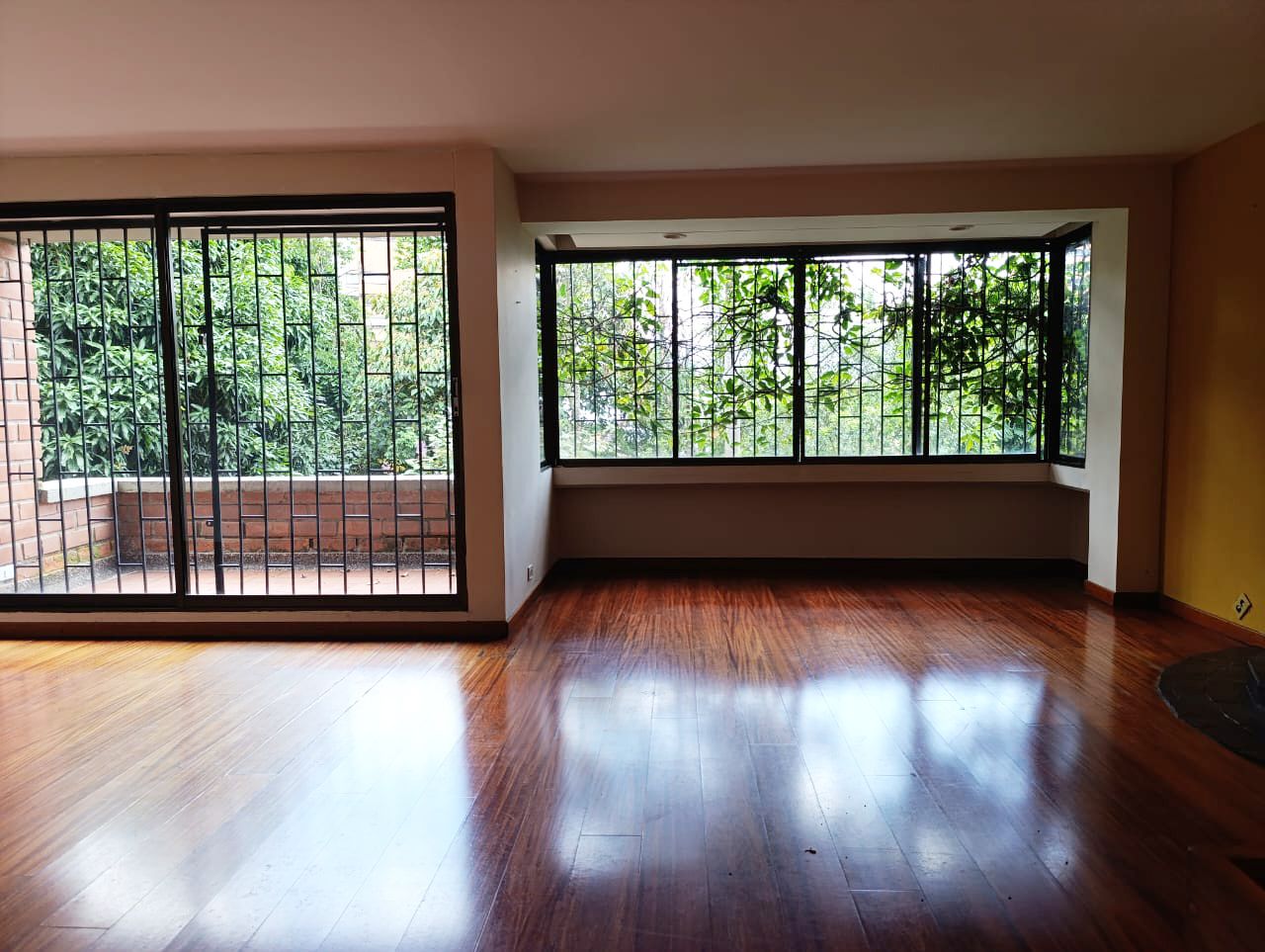 Casa en venta Antioquia Medellín El Tesoro 220 m2 Habitaciones 3 Baños 4 Garajes 3 Precio $1350000000