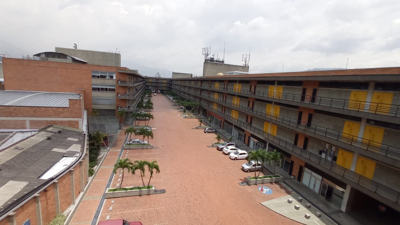Local en arriendo Antioquia Medellín Shellmar 580 m2 Habitaciones 0 Baños 6 Garajes 9 Precio $43300000