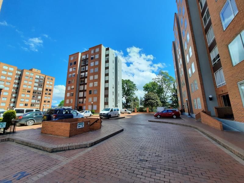 Apartamento en venta Cundinamarca Bogotá Cr Redil De Castilla Et Iii 65 m2 Habitaciones 3 Baños 2 Garajes 2 Precio $350000000