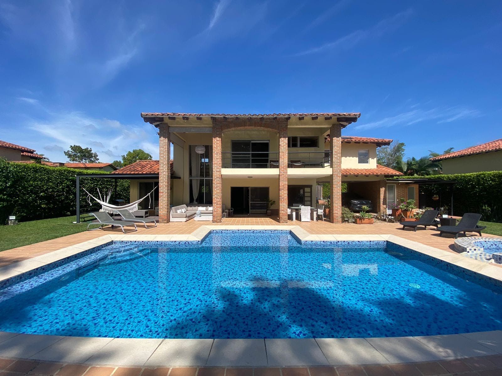 Casa Campestre en arriendo o venta Risaralda Pereira Pereira 480 m2 Habitaciones 4 Baños 8 Garajes 5 Precio venta $1800000000 Precio arriendo $12300000