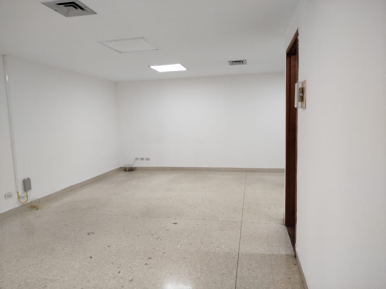 Oficina en venta Antioquia Medellín La Florida 64 m2 Habitaciones 0 Baños 0 Garajes 2 Precio $450000000