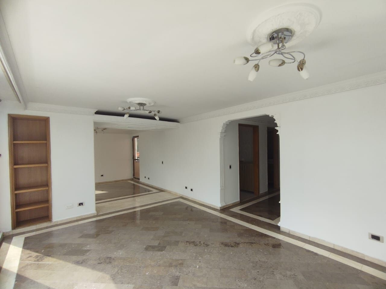 Apartamento en arriendo Risaralda Pereira Pinares 130 m2 Habitaciones 3 Baños 4 Garajes 3 Precio $3350000