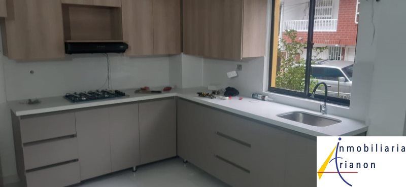 Casa en venta Antioquia Medellín San Bernardo 180 m2 Habitaciones 4 Baños 4 Garajes 3 Precio $780000000