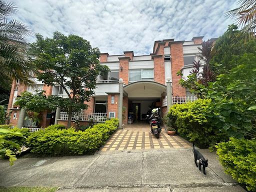 Casa en arriendo Antioquia Envigado Uribe Ángel 200 m2 Habitaciones 1 Baños 0 Garajes 1 Precio $7000000