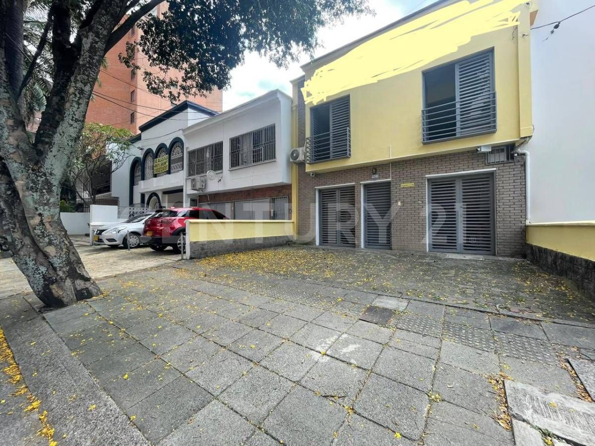 Oficina en arriendo Valle Del Cauca Cali Versalles 200 m2 Habitaciones 0 Baños 0 Garajes 3 Precio $4500000