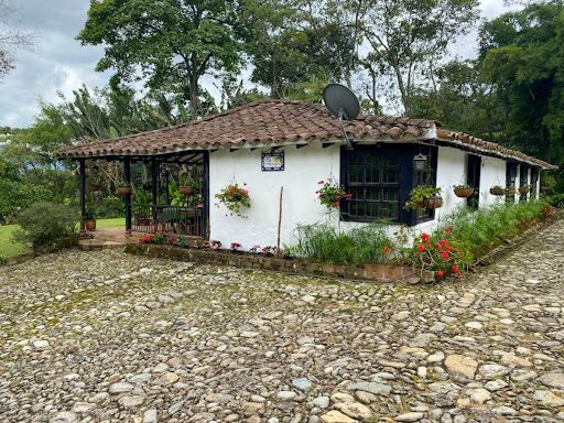 Finca en venta Antioquia La Ceja Centro 250 m2 Habitaciones 3 Baños 4 Garajes 2 Precio $3300000000