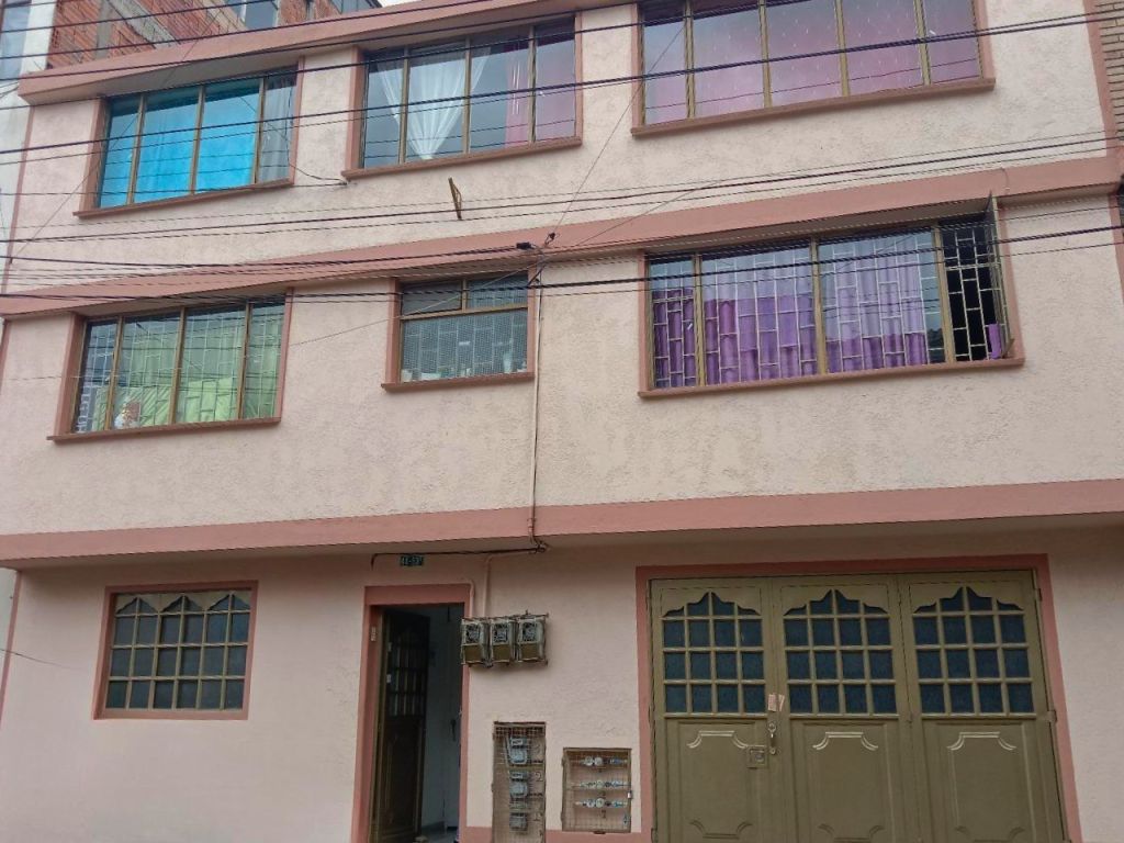 Casa en venta Cundinamarca Bogotá Santa Lucía 298 m2 Habitaciones 9 Baños 7 Garajes 1 Precio $600000000