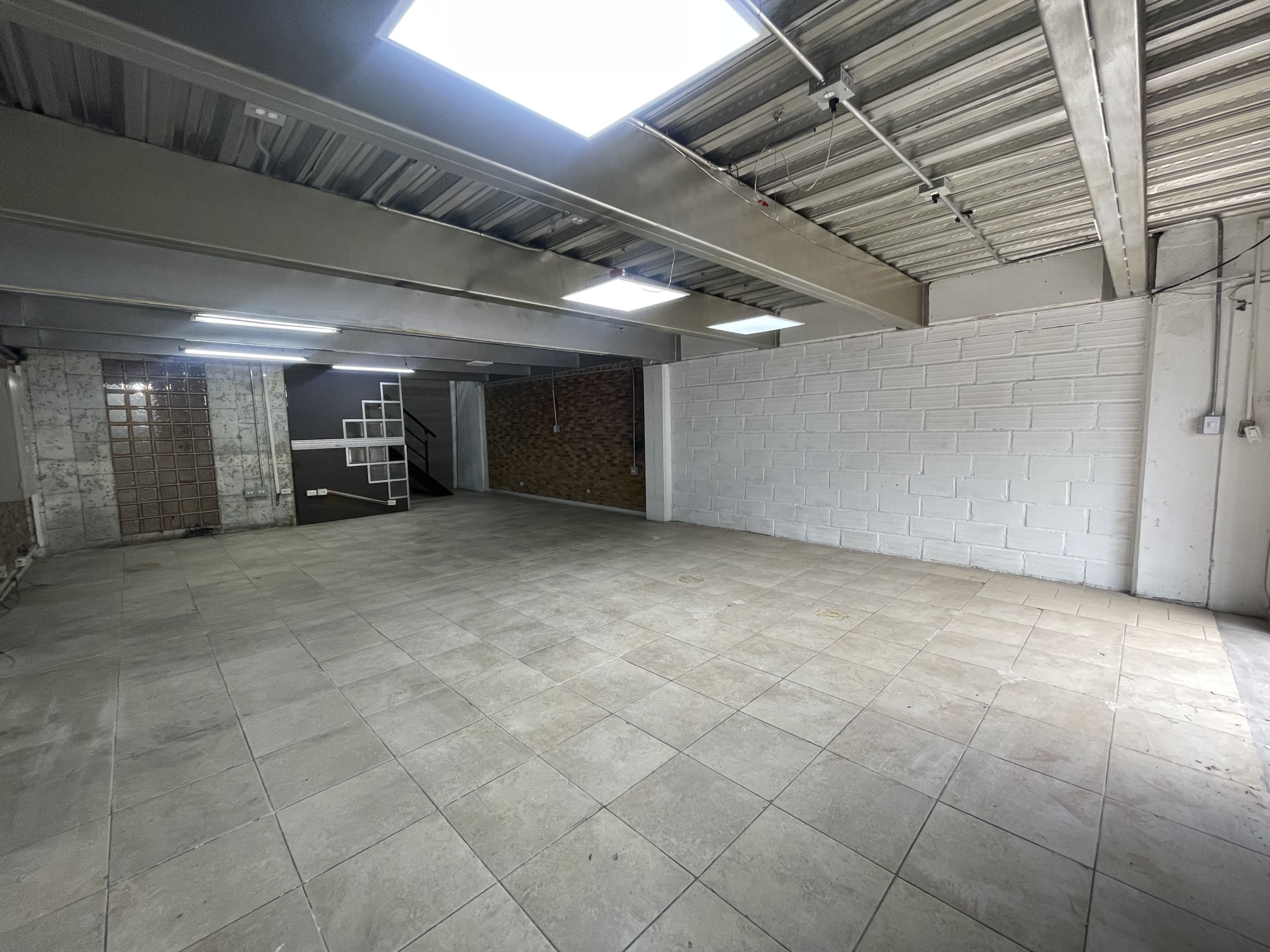 Local en arriendo Antioquia Medellín Tenche 130 m2 Habitaciones 0 Baños 1 Garajes 0 Precio $10500000