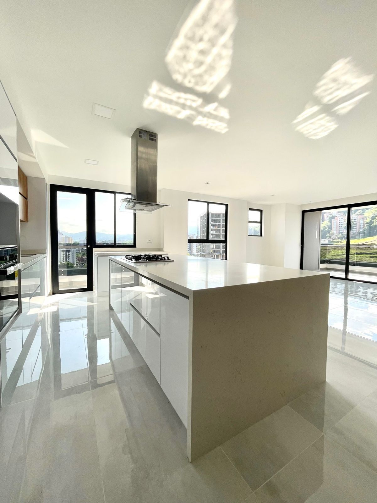 Apartamento en venta Risaralda Pereira Pinares 365 m2 Habitaciones 3 Baños 8 Garajes 3 Precio $2950000000