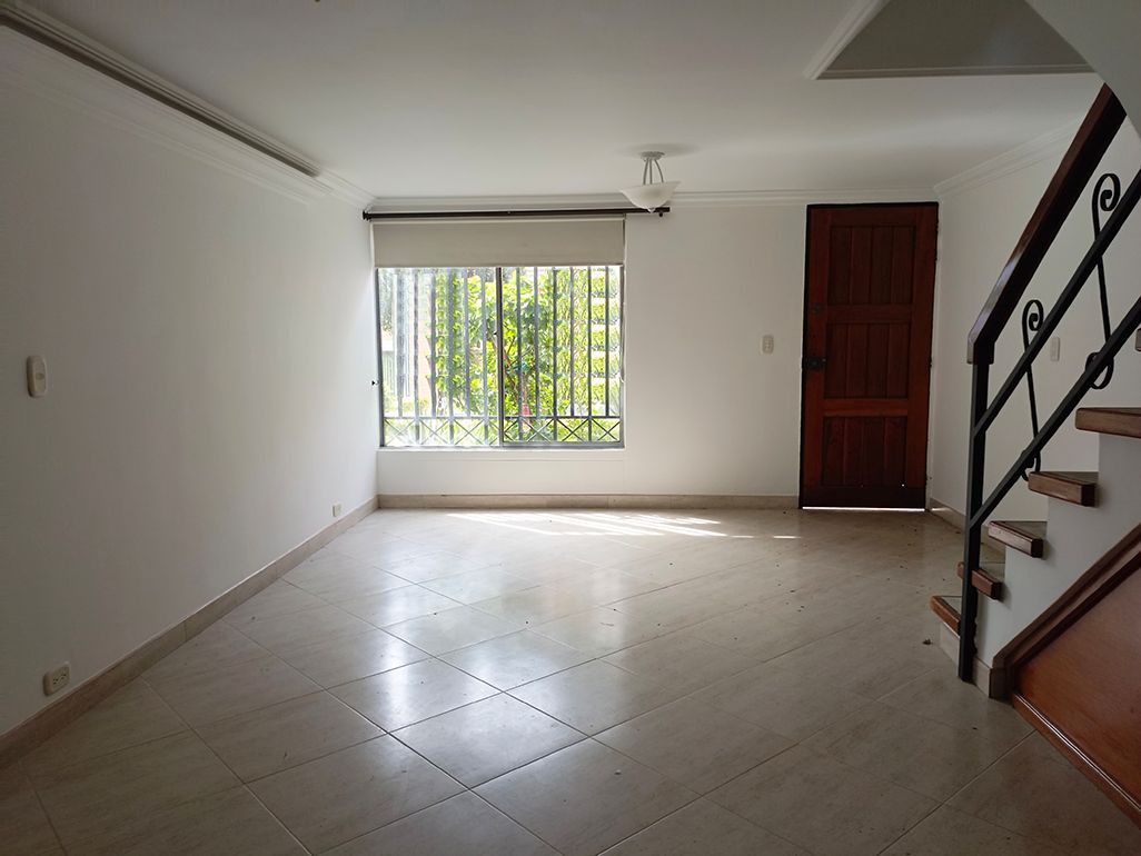 Casa en arriendo Antioquia Medellín La Mota 110 m2 Habitaciones 3 Baños 4 Garajes 3 Precio $3700000