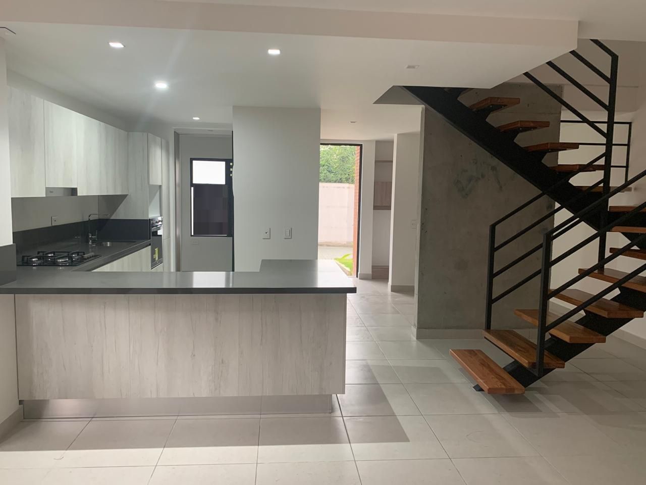 Casa en arriendo Risaralda Pereira San Jose Sur 208 m2 Habitaciones 3 Baños 4 Garajes 4 Precio $4500000