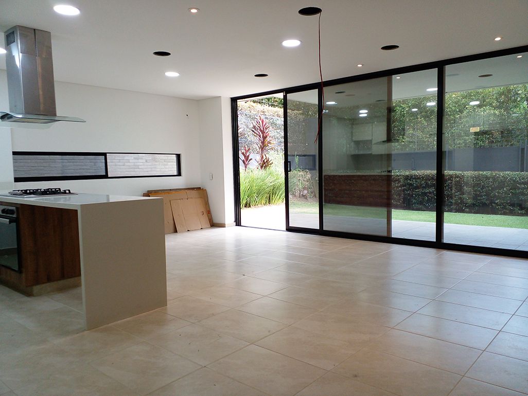 Casa en arriendo Antioquia Envigado El Salado 274 m2 Habitaciones 3 Baños 6 Garajes 3 Precio $12500000