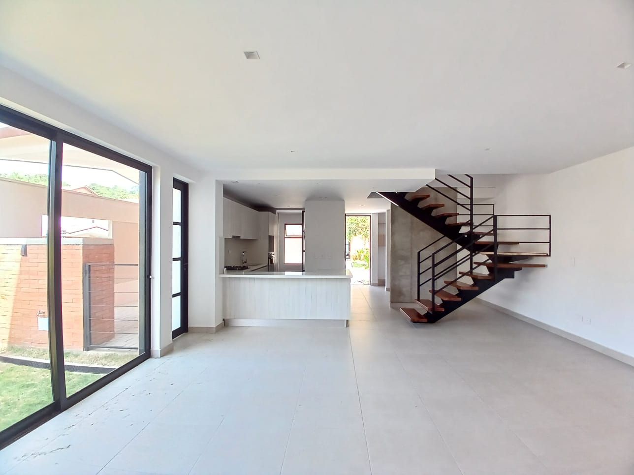 Casa en arriendo Risaralda Pereira San Jose Sur 180 m2 Habitaciones 3 Baños 4 Garajes 4 Precio $5650000