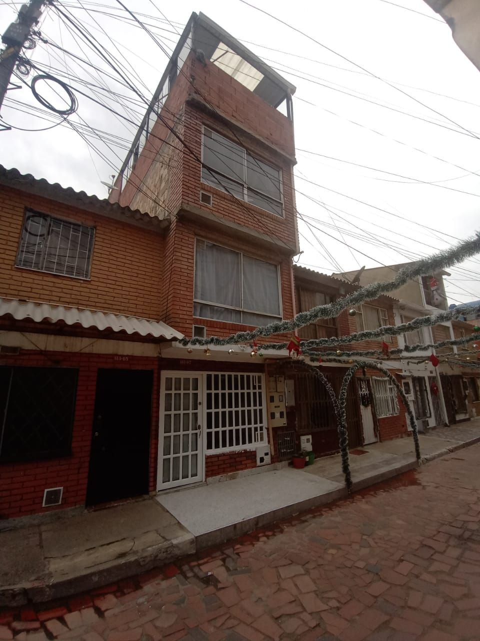 Edificio en venta Cundinamarca Bogotá Lombardía 144 m2 Habitaciones 7 Baños 13 Garajes 2 Precio $450000000