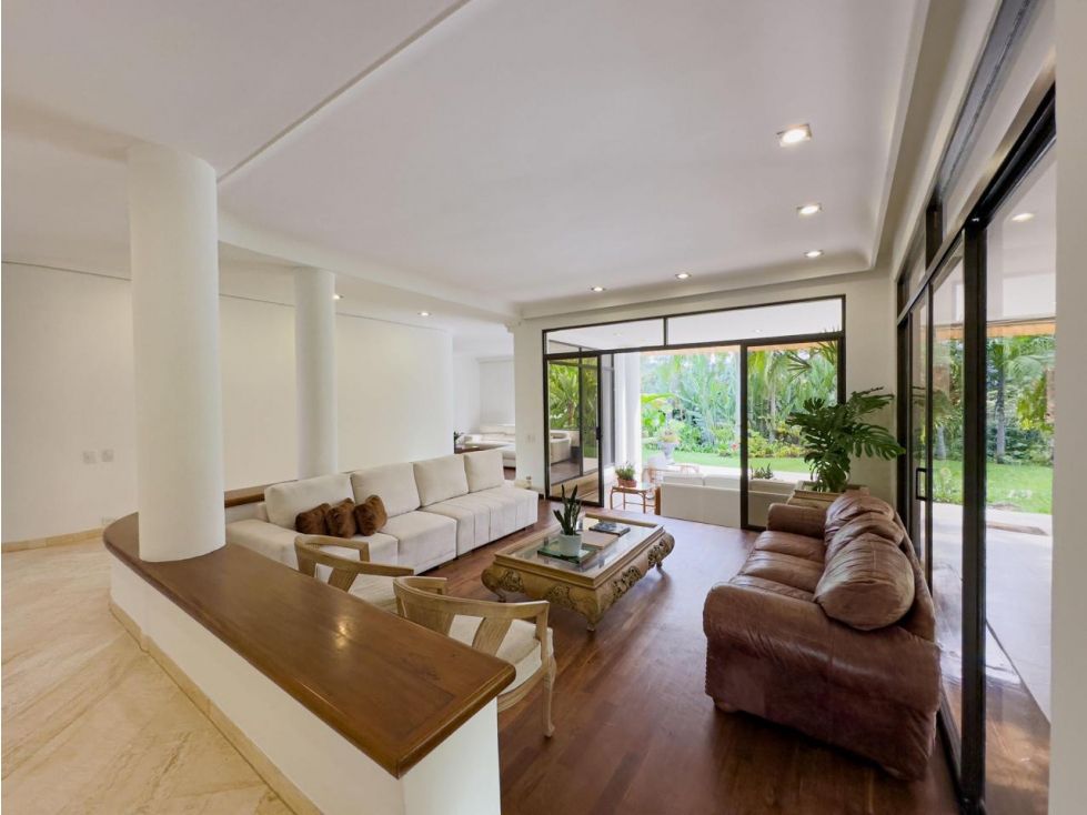 Casa en arriendo o venta Antioquia Medellín Los Balsos No1 640 m2 Habitaciones 3 Baños 4 Garajes 4 Precio venta $6180000000 Precio arriendo $30000000