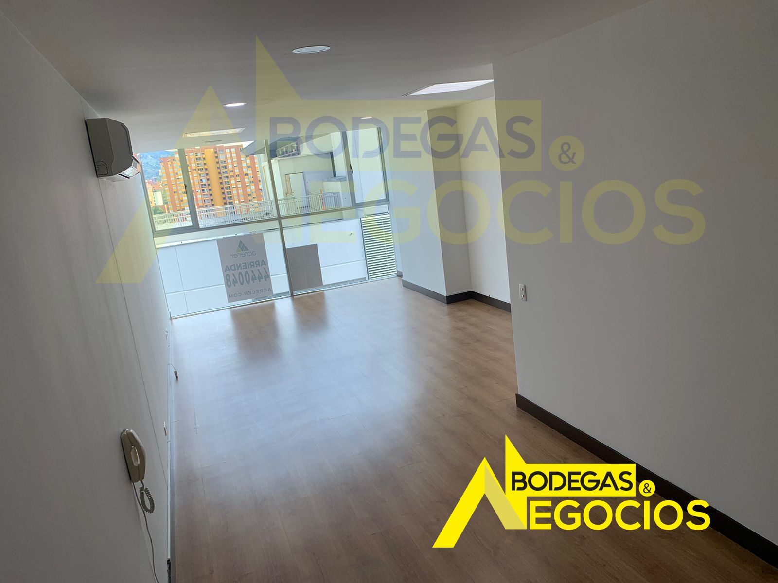 Oficina en arriendo Antioquia Medellín Villa Carlota 33 m2 Habitaciones 0 Baños 0 Garajes 2 Precio $3200000