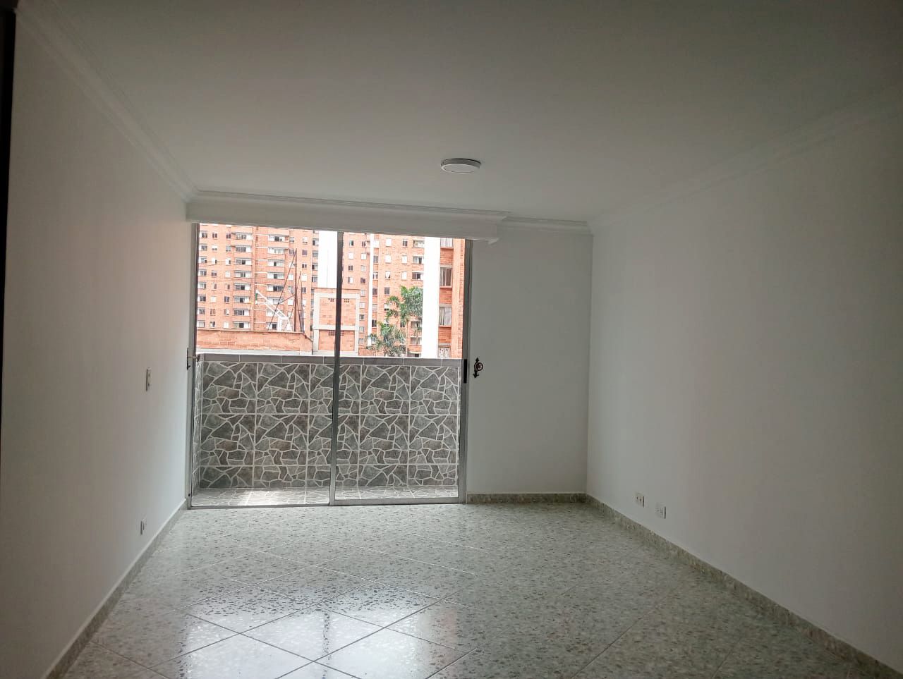 Apartamento en arriendo Antioquia Medellín Los Colores 83 m2 Habitaciones 3 Baños 2 Garajes 2 Precio $2900000