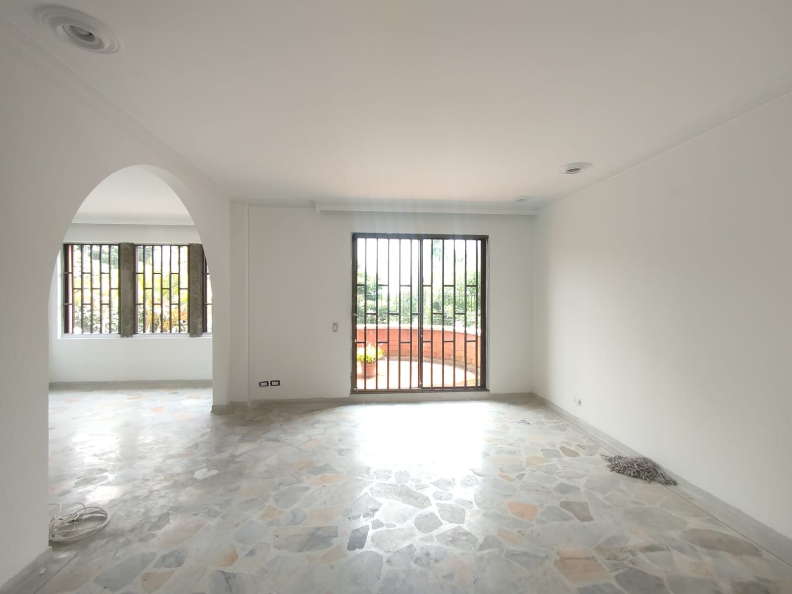 Casa en arriendo Risaralda Pereira Pinares Alto 180 m2 Habitaciones 3 Baños 4 Garajes 2 Precio $3980000