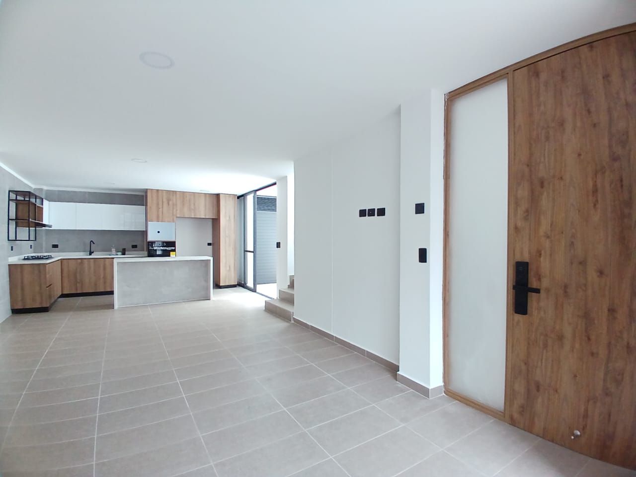 Casa en arriendo o venta Risaralda Pereira Pereira 172 m2 Habitaciones 3 Baños 6 Garajes 3 Precio venta $1000000000 Precio arriendo $5600000