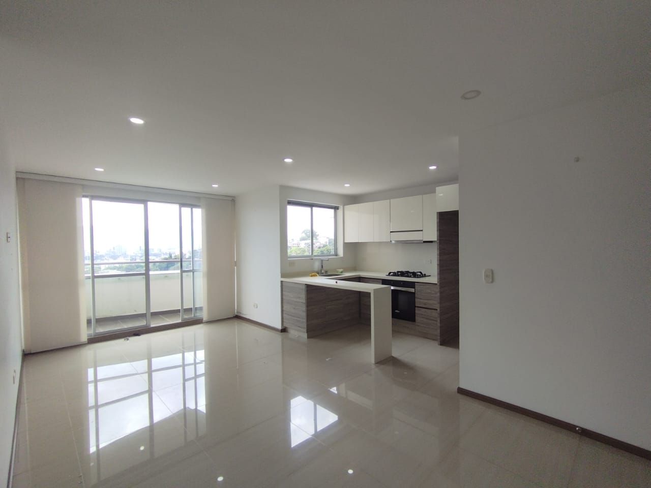 Apartamento en arriendo Risaralda Pereira Alamos 83 m2 Habitaciones 3 Baños 2 Garajes 2 Precio $2700000