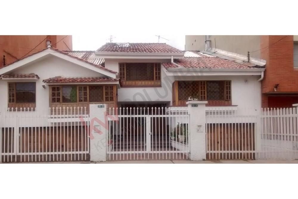 Casa en venta Cundinamarca Bogotá Los Cedritos 274 m2 Habitaciones 4 Baños 3 Garajes 5 Precio $1100000000