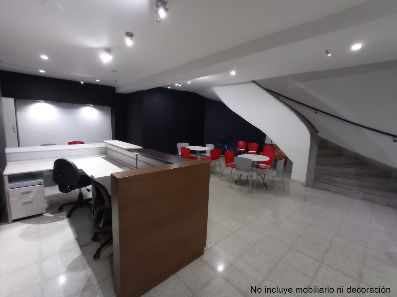 Local en arriendo o venta Antioquia Medellín Colon 1652 m2 Habitaciones 0 Baños 14 Garajes 0 Precio venta $7000000000 Precio arriendo $60000000