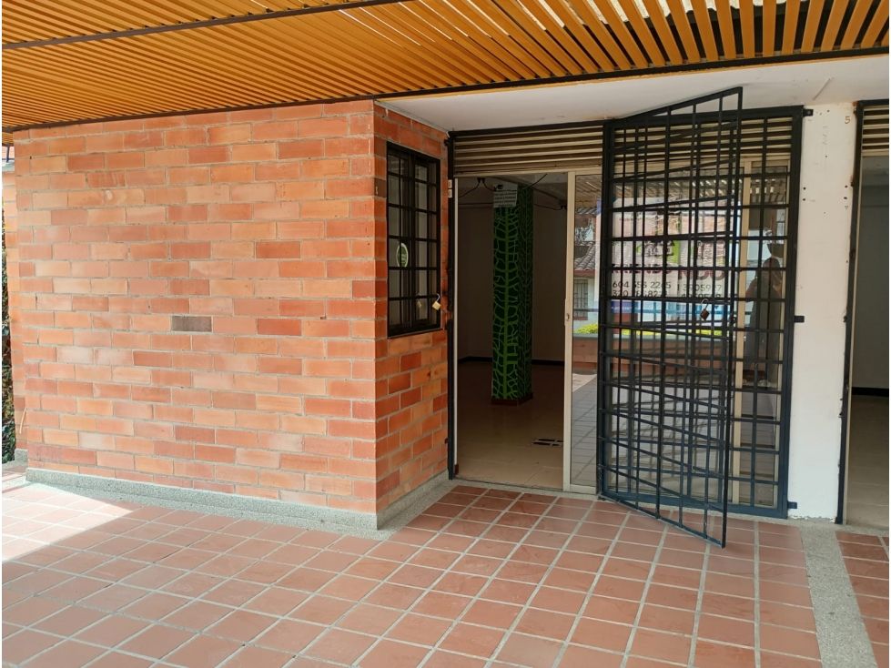 Local en arriendo Antioquia La Ceja Jardines Del Tambo 32 m2 Habitaciones 0 Baños 1 Garajes 0 Precio $1400000