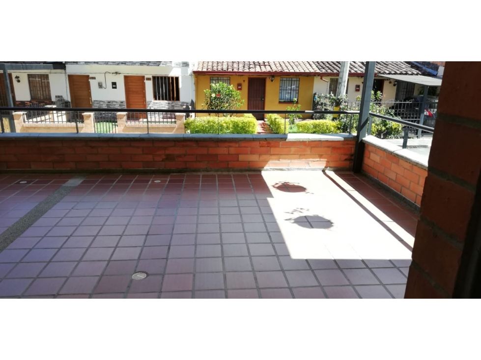 Local en arriendo Antioquia La Ceja Jardines Del Tambo 52 m2 Habitaciones 0 Baños 0 Garajes 1 Precio $1400000