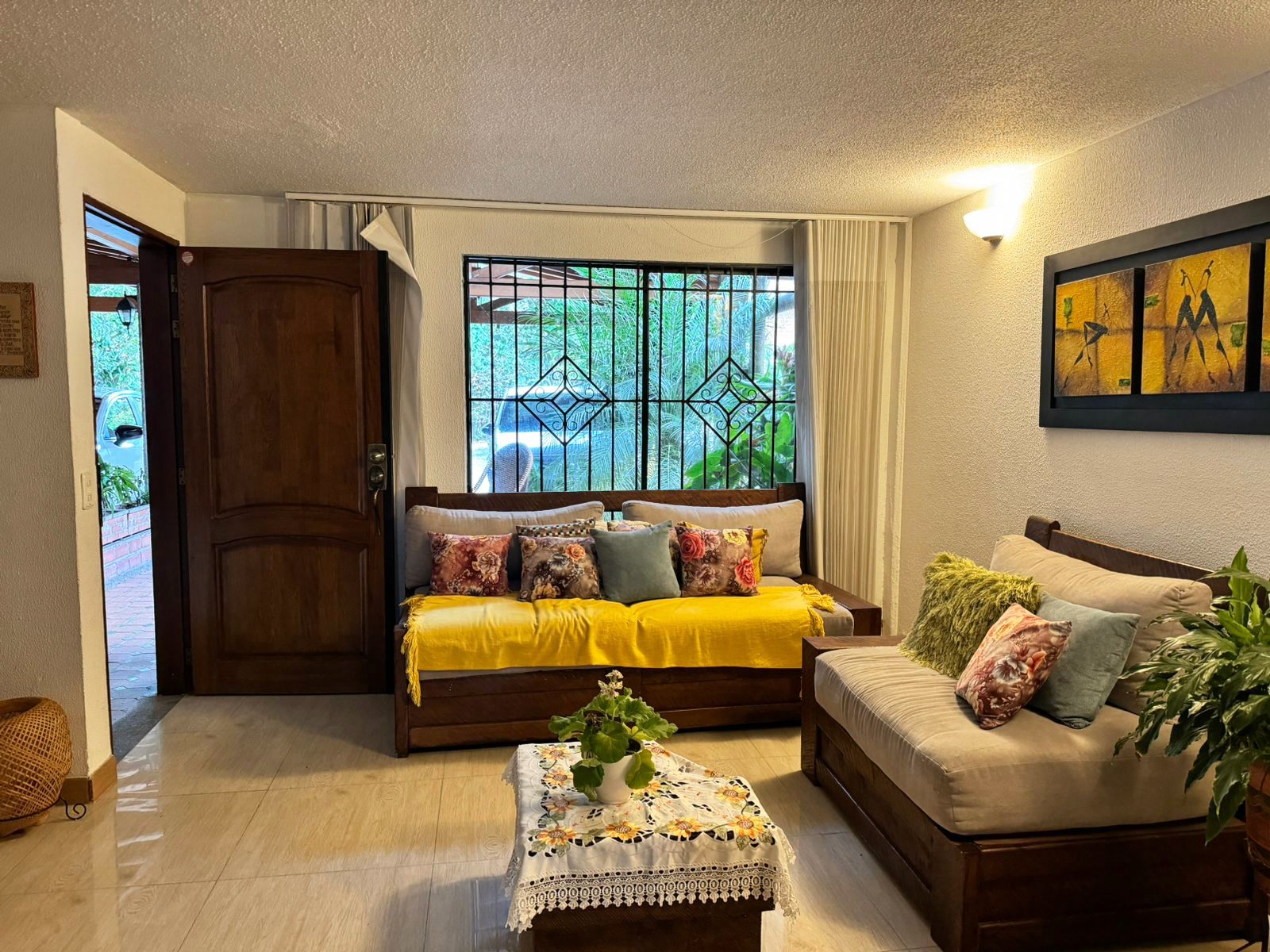 Casa en arriendo o venta Antioquia Envigado El Dorado 280 m2 Habitaciones 4 Baños 6 Garajes 4 Precio venta $1360000000 Precio arriendo $8100000