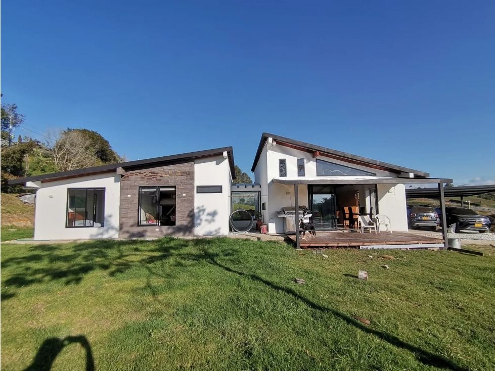 Casa Campestre en venta Antioquia El Carmen De Viboral El Carmen De Viboral 185 m2 Habitaciones 3 Baños 4 Garajes 3 Precio $1150000000