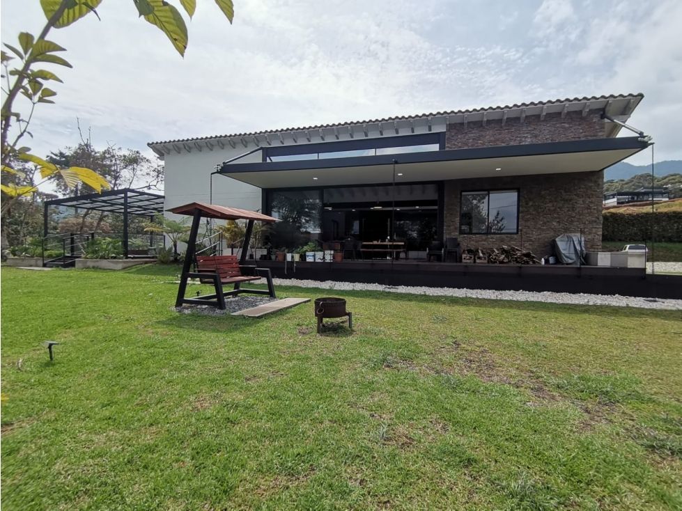 Casa Campestre en venta Antioquia El Carmen De Viboral El Carmen De Viboral 270 m2 Habitaciones 4 Baños 6 Garajes 4 Precio $1550000000