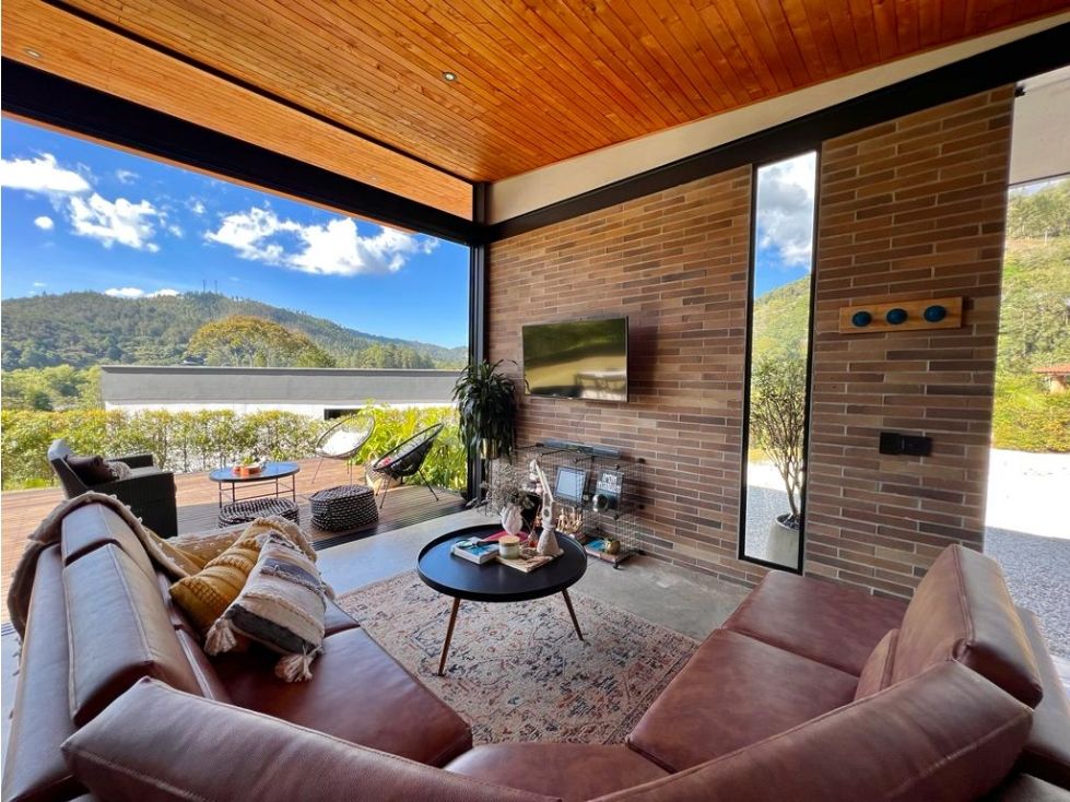 Casa Campestre en arriendo o venta Antioquia El Retiro El Retiro 230 m2 Habitaciones 3 Baños 6 Garajes 3 Precio venta $2200000000 Precio arriendo $12430000