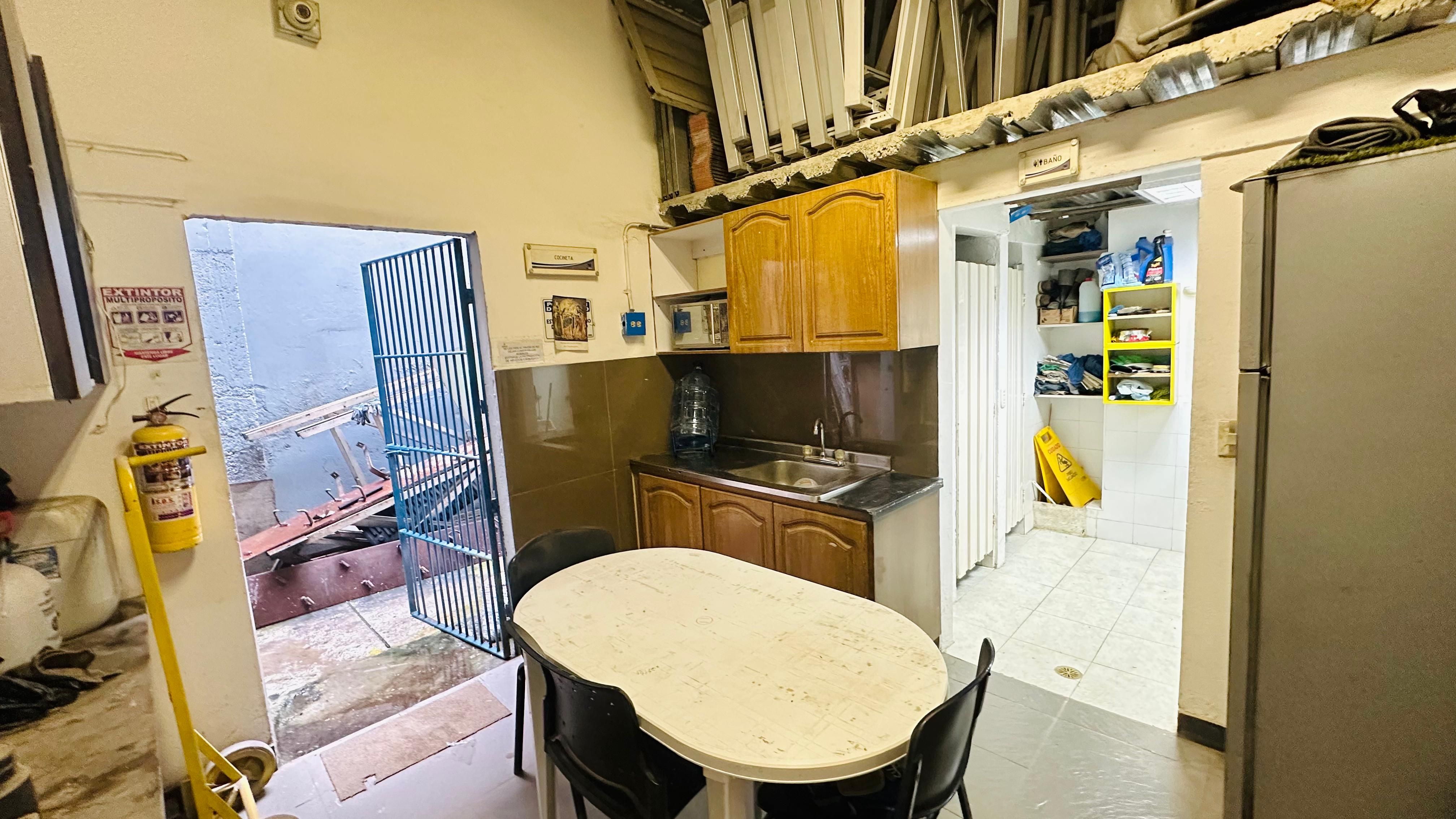 Bodega en arriendo Antioquia Medellín La America 282 m2 Habitaciones 0 Baños 2 Garajes 1 Precio $11300000