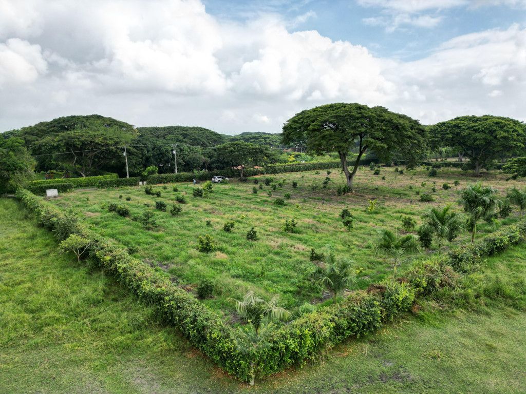 Lote en venta Bolívar Altos Del Rosario Altos Del Rosario 0 m2 Habitaciones 0 Baños 10 Garajes 1 Precio $2400000000