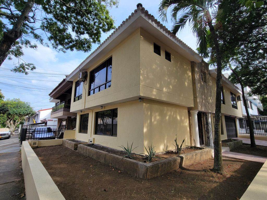 Casa en venta Valle Del Cauca Cali Prados Del Norte 255 m2 Habitaciones 4 Baños 4 Garajes 2 Precio $690000000
