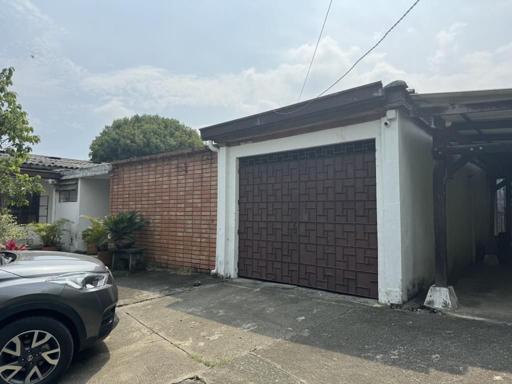 Casa en venta Valle Del Cauca Cali Aguacatal 240 m2 Habitaciones 3 Baños 2 Garajes 8 Precio $990000000