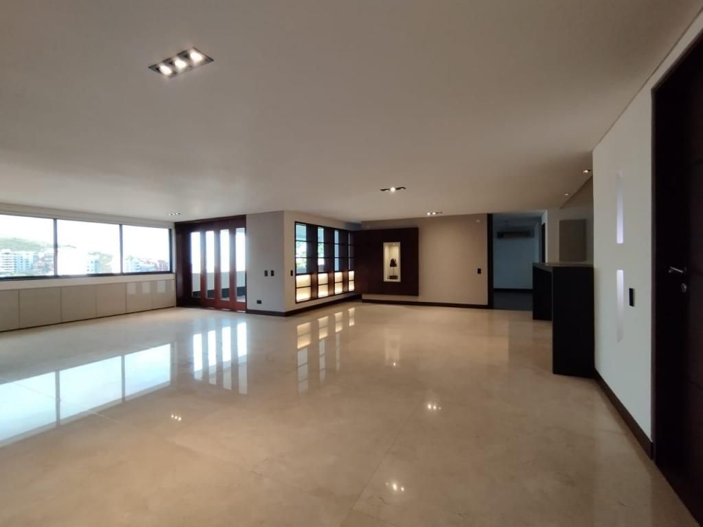 Apartamento en venta Valle Del Cauca Cali Arboledas 320 m2 Habitaciones 3 Baños 4 Garajes 3 Precio $1300000000