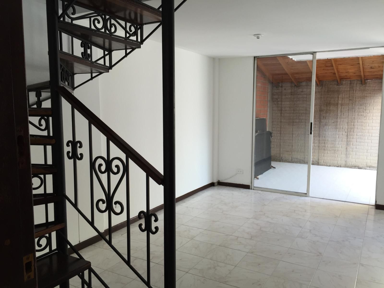 Casa en arriendo Antioquia Medellín La Palma 140 m2 Habitaciones 3 Baños 4 Garajes 2 Precio $3400000