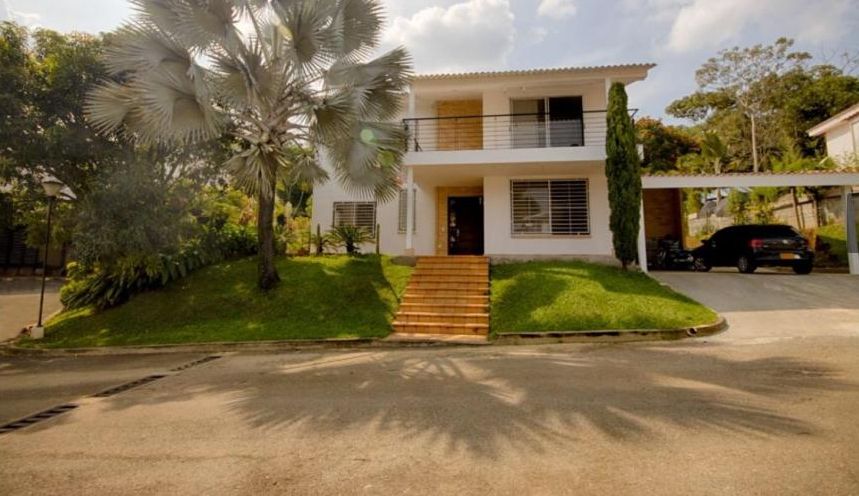 Casa en venta Valle Del Cauca Cali Parcelaciones Pance 360 m2 Habitaciones 4 Baños 5 Garajes 5 Precio $1600000000