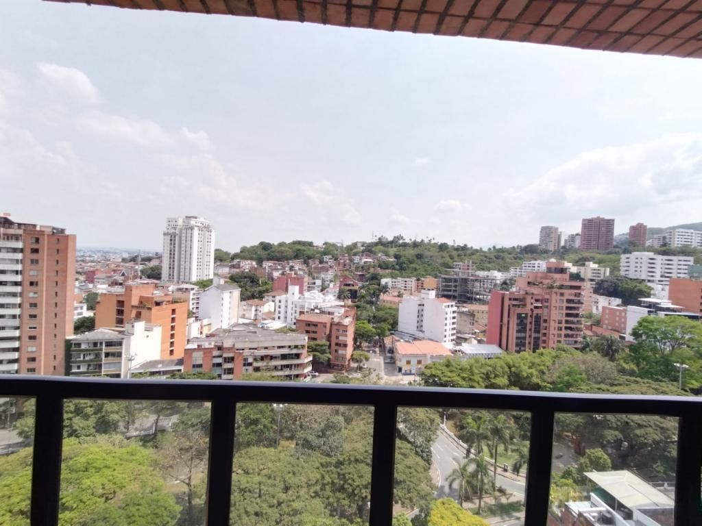 Apartamento en venta Valle Del Cauca Cali Normandía 278 m2 Habitaciones 3 Baños 8 Garajes 4 Precio $990000000