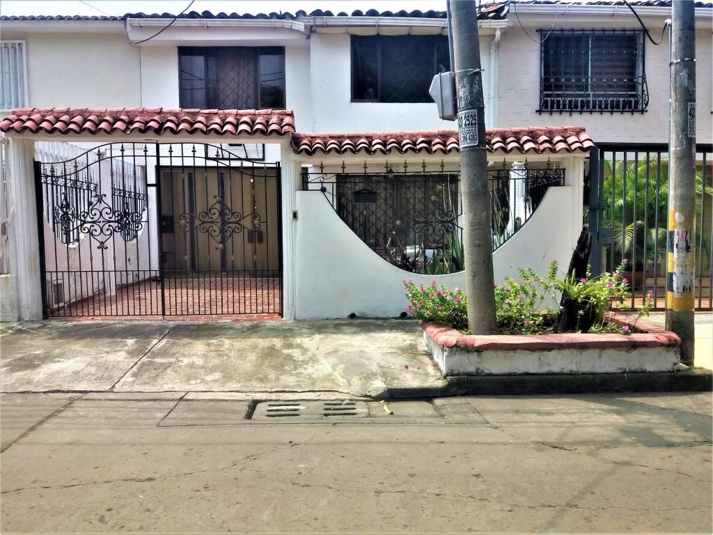 Casa en venta Valle Del Cauca Cali Prados Del Norte 252 m2 Habitaciones 4 Baños 3 Garajes 2 Precio $700000000