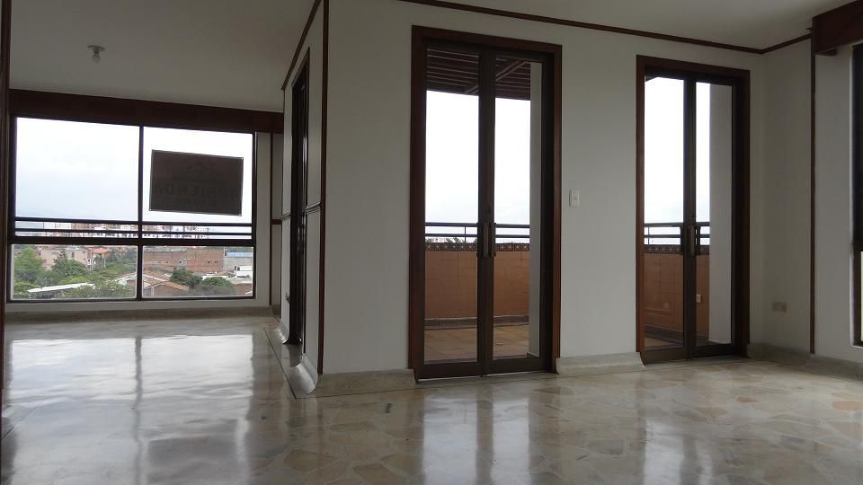 Apartamento en venta Valle Del Cauca Cali La Flora 200 m2 Habitaciones 3 Baños 3 Garajes 2 Precio $450000000