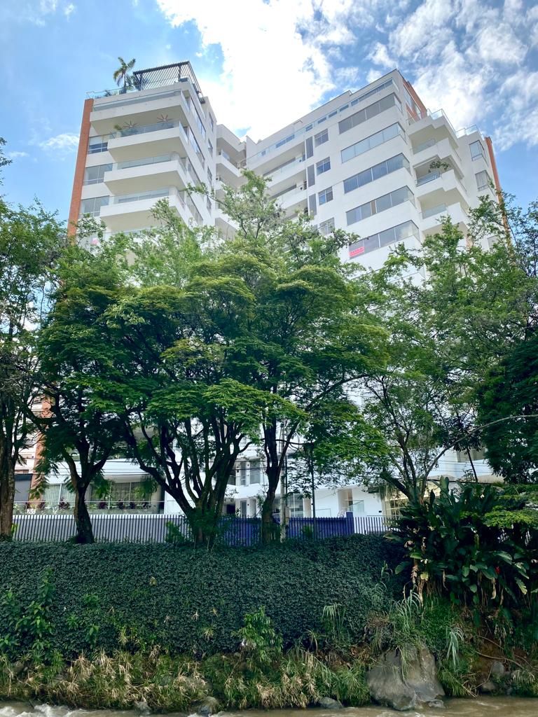 Apartamento en venta Valle Del Cauca Cali Prados Del Norte 228 m2 Habitaciones 2 Baños 3 Garajes 3 Precio $1600000000
