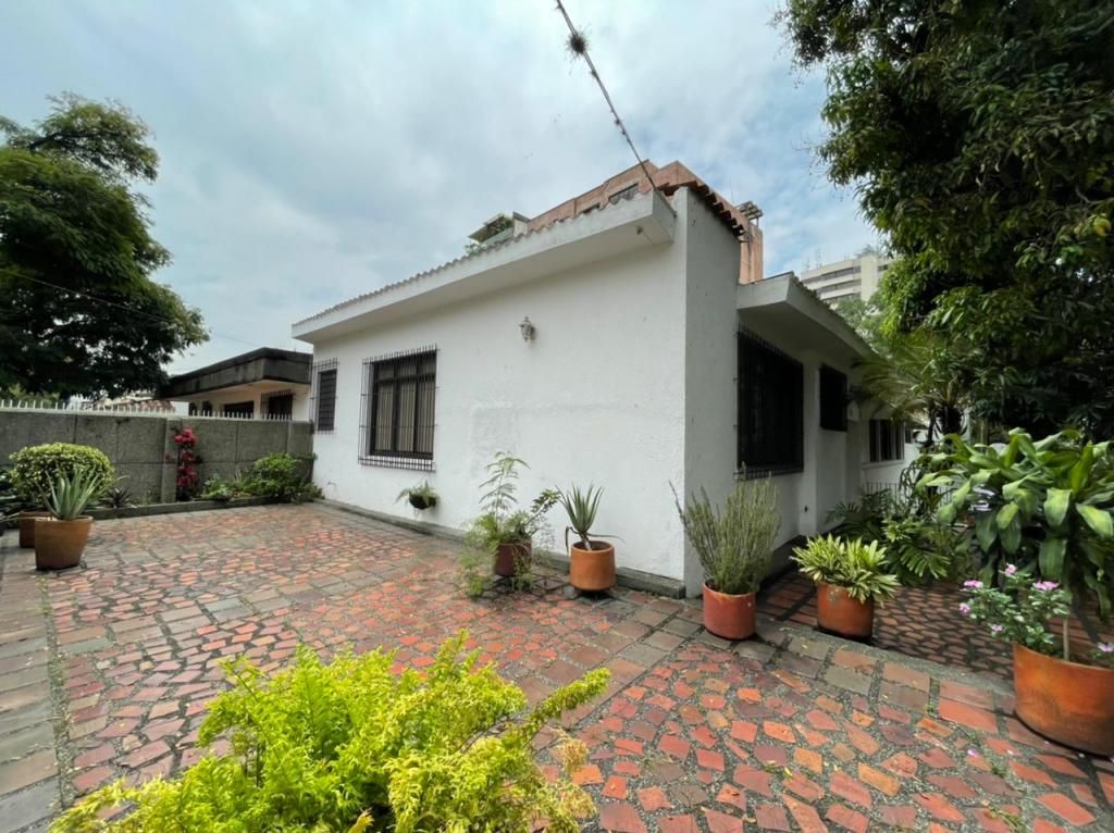 Casa en venta Valle Del Cauca Cali Santa Rita 450 m2 Habitaciones 4 Baños 6 Garajes 4 Precio $1500000000