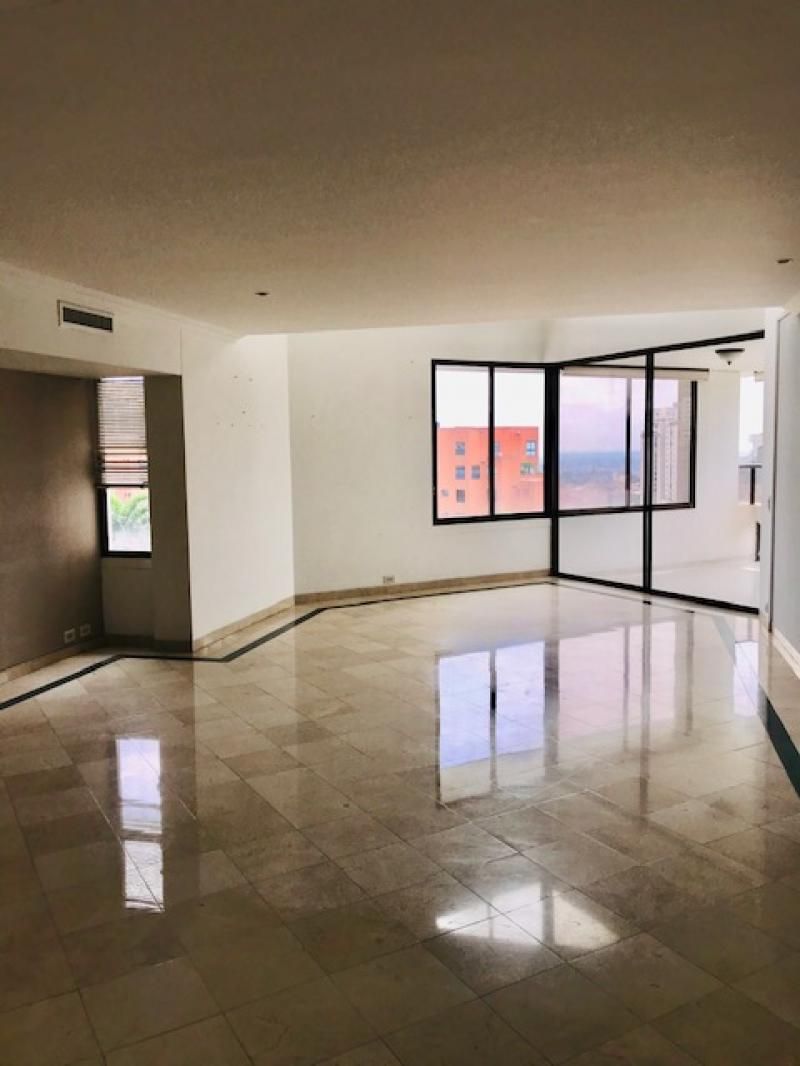 Apartamento en venta Valle Del Cauca Cali Normandía 311 m2 Habitaciones 5 Baños 6 Garajes 2 Precio $940000000