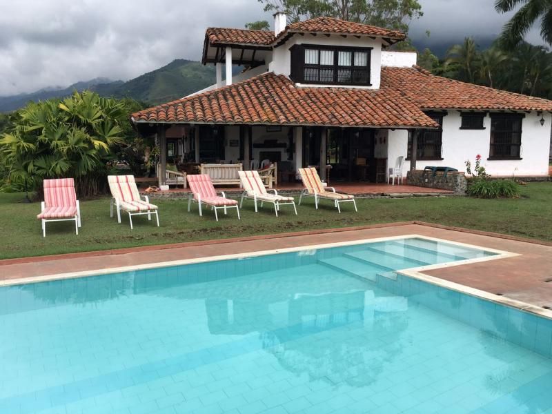 Finca en venta Valle Del Cauca El Cerrito El Cerrito 300 m2 Habitaciones 10 Baños 6 Garajes 1 Precio $2050000000