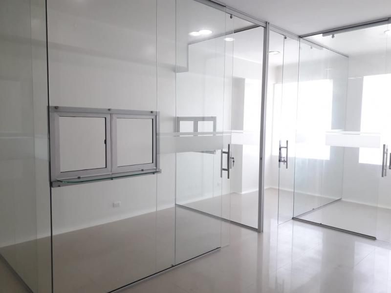 Oficina en venta Valle Del Cauca Cali Sucre 66 m2 Habitaciones 0 Baños 2 Garajes 2 Precio $320000000