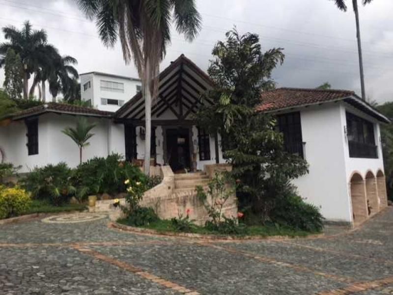 Casa en venta Valle Del Cauca Cali Junín 450 m2 Habitaciones 4 Baños 6 Garajes 4 Precio $4000000000