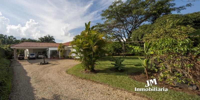 Casa en venta Valle Del Cauca Cali Parcelacion Cerros La Buitrera 650 m2 Habitaciones 4 Baños 6 Garajes 0 Precio $2500000000